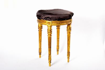 Sgabello in legno intagliato e dorato, Luigi XVI, altezza cm 50, diametro cm 33