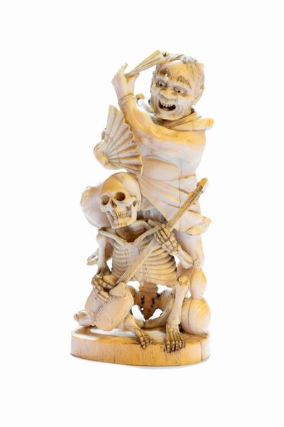 Okimono giapponese, Figura demoniaca danzante con scheletro, avorio, periodo Meiji