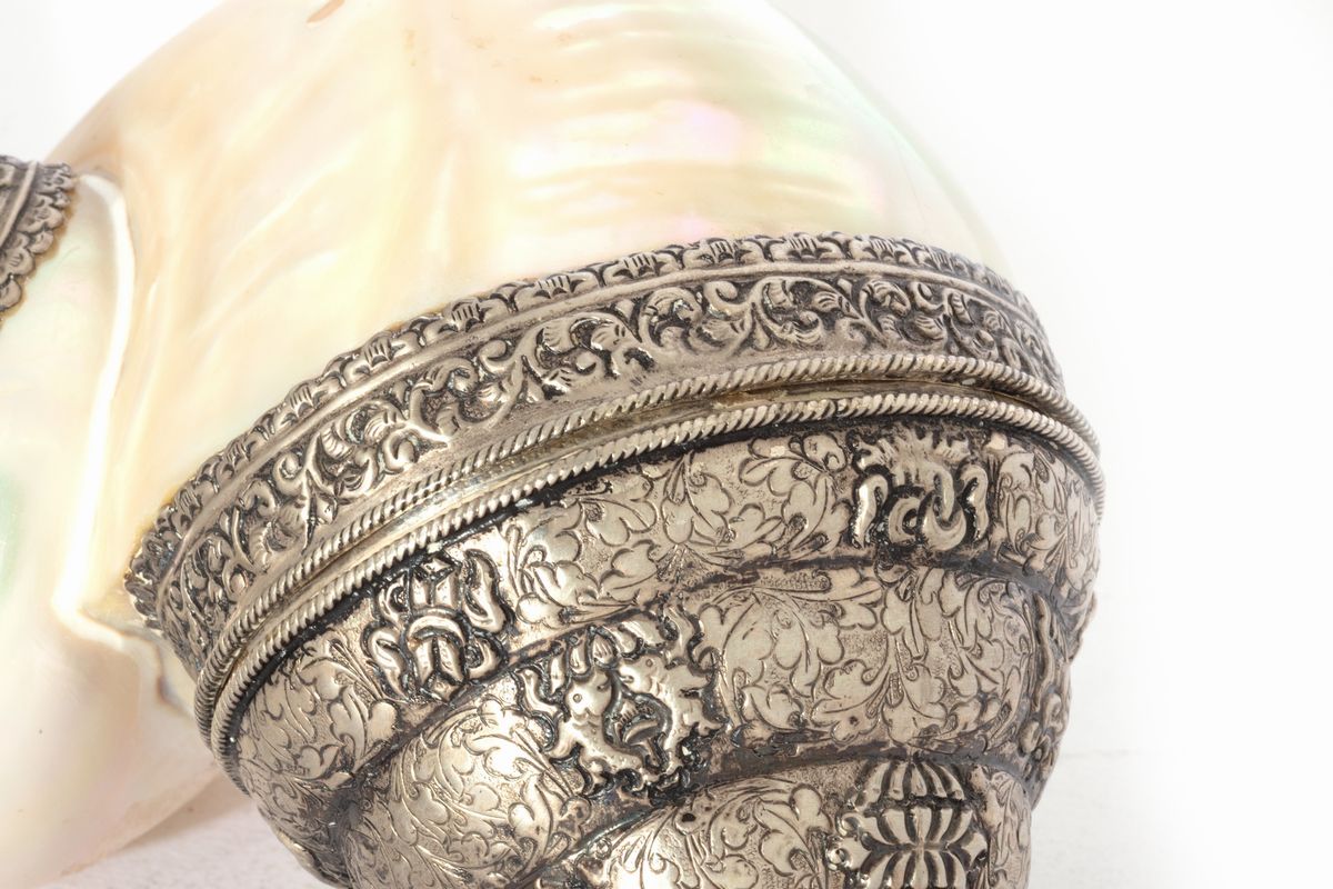 Nautilus in argento cesellato, Tibet, inizio XX secolo
