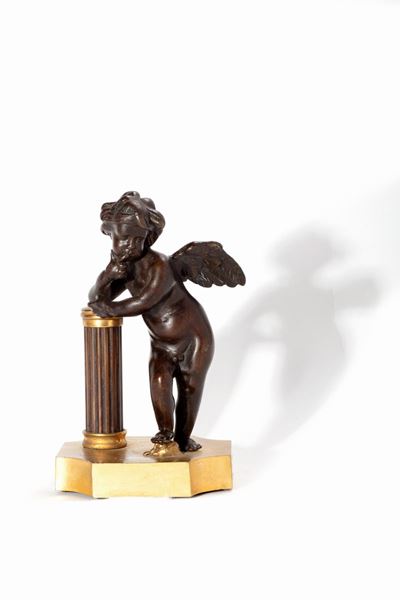 Scultore del XIX secolo, Angioletto appoggiato a una colonna in bronzo a patina scura
