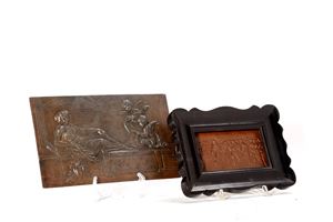 Lot consisting of two bronze plaques with bas-reliefs depicting Venus with two Cupids and Christ and the Adulteress