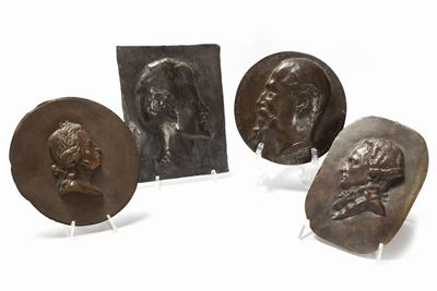J. Em. Renie, Lotto di quattro placche in bronzo raffiguranti ritratti di uomini illustri