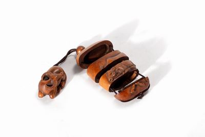 Inro in legno, Giappone, periodo Meiji, altezza cm 8