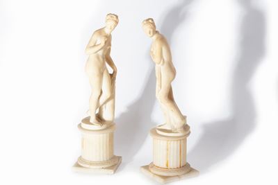 Scultore italiano, Due sculture in alabastro raffiguranti Venere vincitrice e Venere pudica