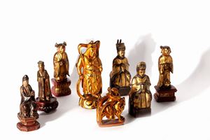 Lot consisting of eight lacquered and gilded wood sculptures depicting dignitaries, China, Qing dynasty