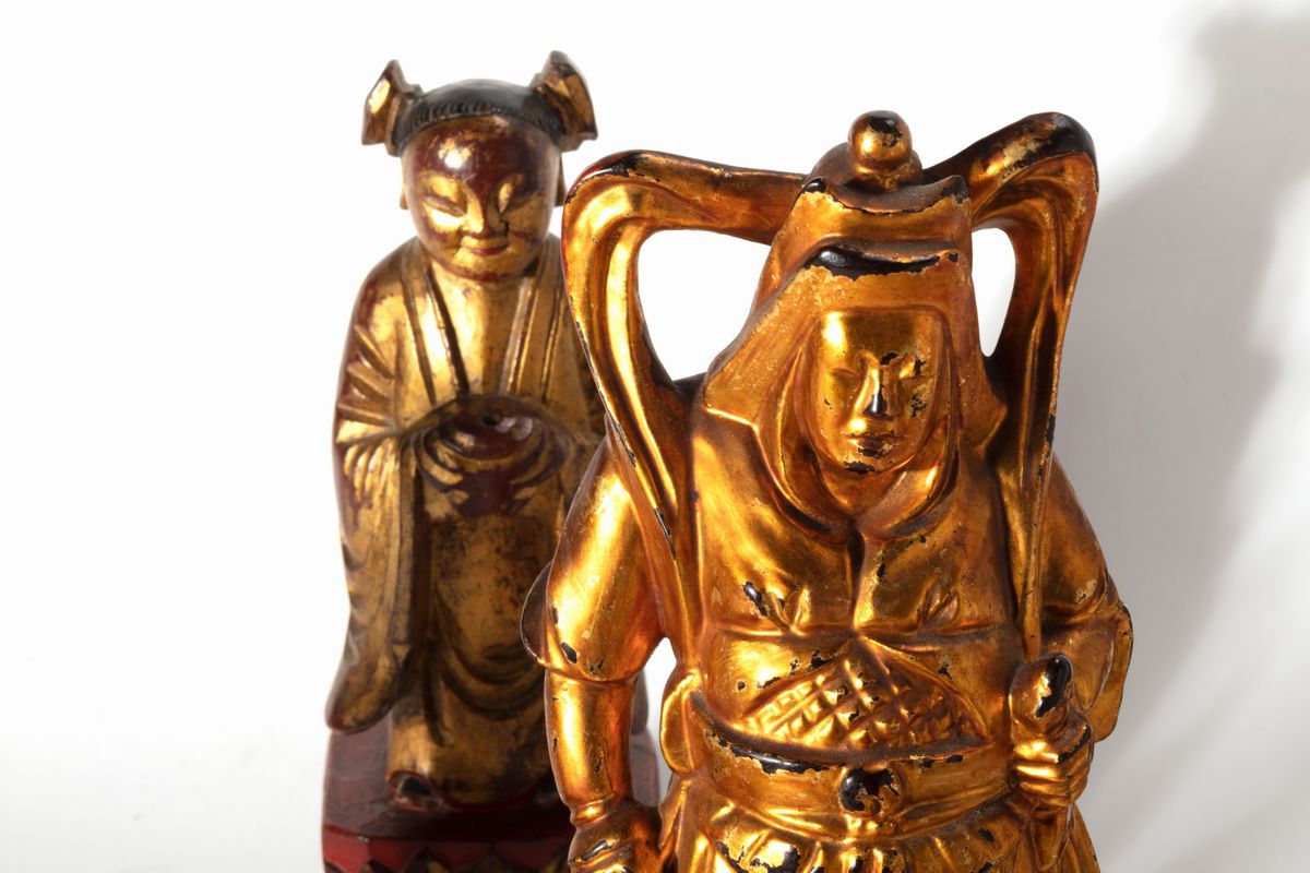 Sculture in legno laccato e dorato raffiguranti dignitari, Cina, Dinastia Qing