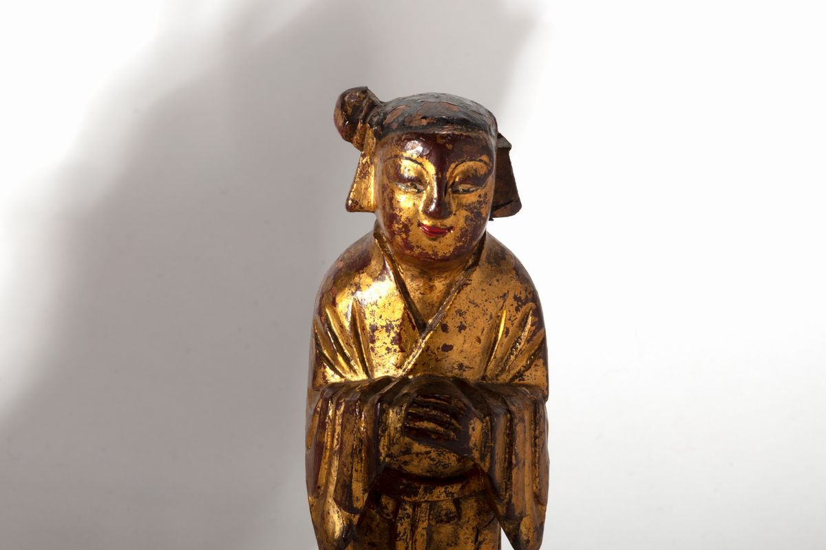 Sculture in legno laccato e dorato raffiguranti dignitari, Cina, Dinastia Qing