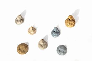 Lotto composto da sette cammei in pietra lavica, secolo XIX