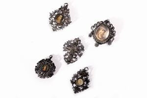 Lot consisting of five filigree objects: four small frames and a cross, 19th century