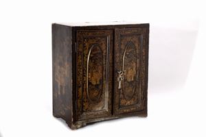 Cabinet in ebonized wood and gilded lacquer, decorated with floral motifs and scenes of life, China, Qing dynasty