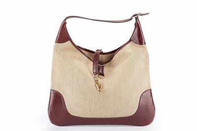 Borsa Trim, in tela e pelle bordeaux con dettagli in metallo dorato, 1973