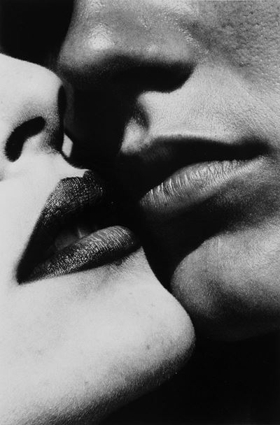 Kiss (Bordighera), Stampa alla gelatina ai sali d'argento, 1982