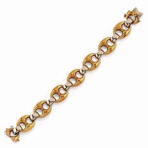  - A 18K two-color gold bracelet