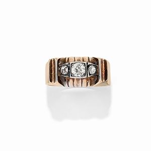 A 18K yellow gold and diamond ring, circa 1940