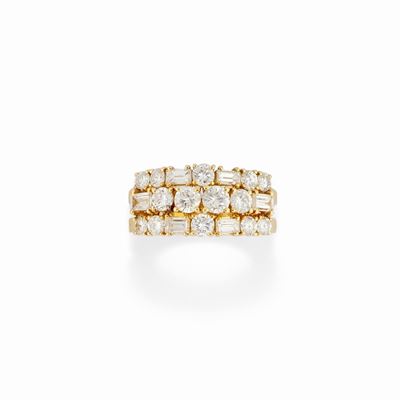 Anello in oro giallo 18k con diamanti taglio brillante e baguette