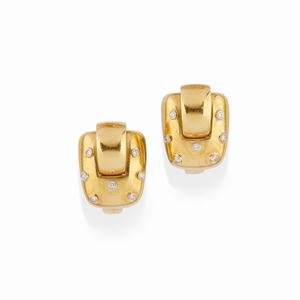 A 18k yellow gold and diamond earrings
