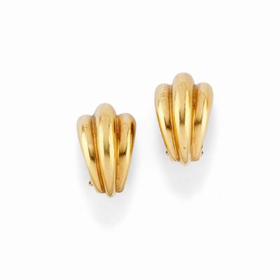 Orecchini in oro giallo 18k a tre cerchi bombati con chiusura a clip