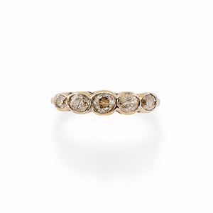  - Anello in oro giallo 18k e diamanti