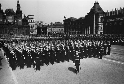 Parata militare sulla Piazza Rossa, Mosca, Stampa ai sali d'argento, 1946