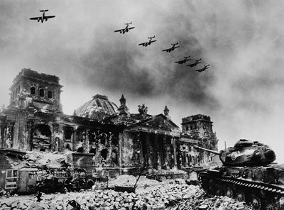Il Reichstag distrutto, Berlino, Stampa successiva alla gelatina ai sali d'argento, 1945