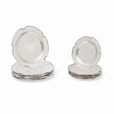 Ventiquattro piatti in argento, Italia, XX secolo, dimensioni variabili