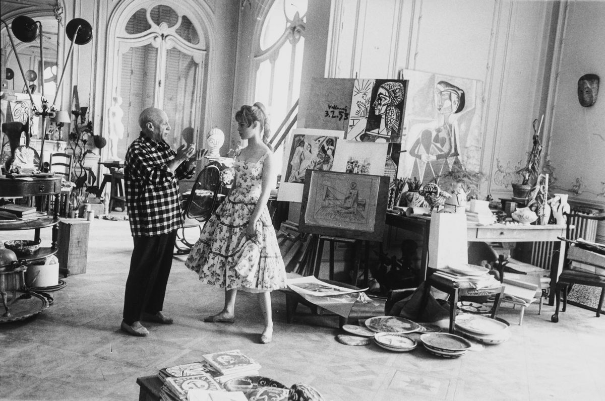 Jerome Brierre - Pablo Picasso e Brigitte Bardot nell'atelier a Vallauris durante il Festival di ...