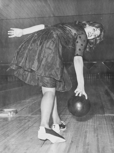 Sandra Milo all'inaugurazione del bowling di Roma, Stampa vintage alla gelatina ai sali d'argento...