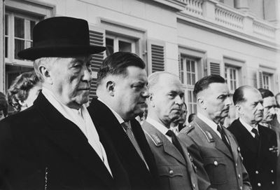 Autore sconosciuto, Konrad Adenauer e Franz Joseph Strauss, stampa vintage alla gelatina ai sali ...