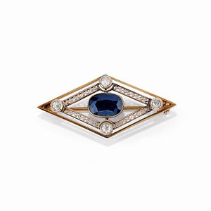  - A 18K yellow gold, sapphire and diamond brooch, early 20th Century