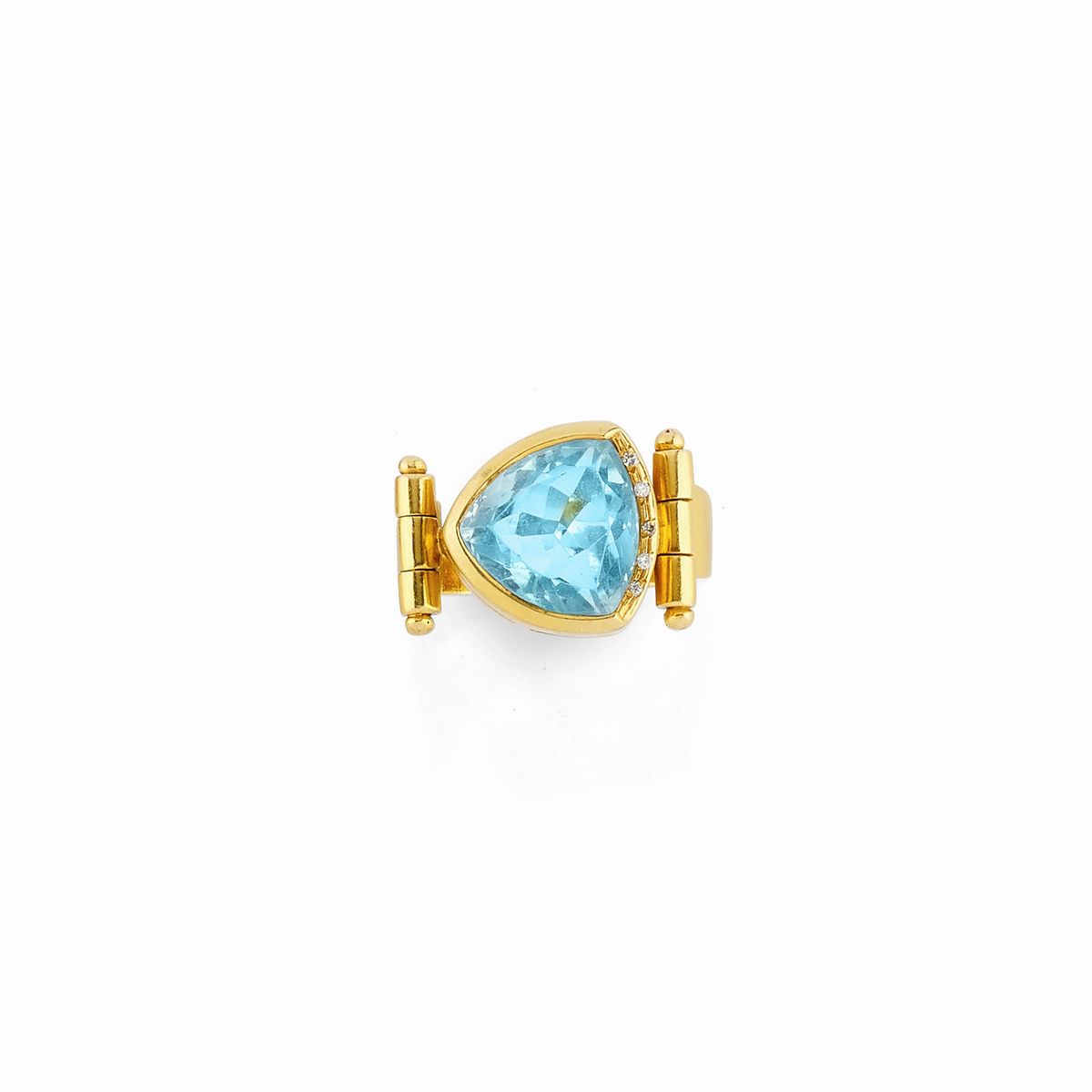Anello, orecchini e pendente in oro giallo 18k con topazi azzurri e diamanti