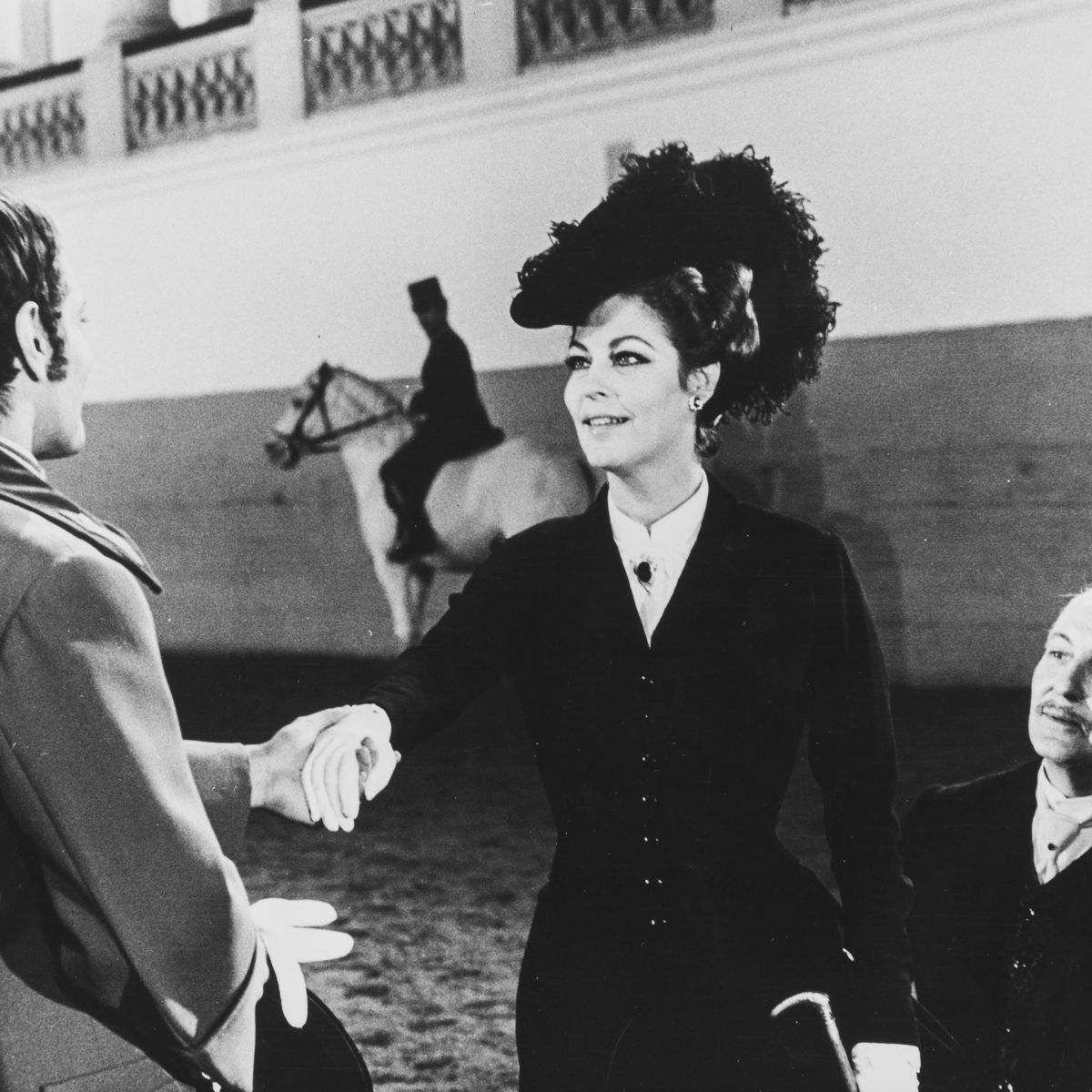 Anonimo - Omar Sharif, Catherine Deneuve, Ava Gardner e James Robertson Justice in 'Mayerling', s...