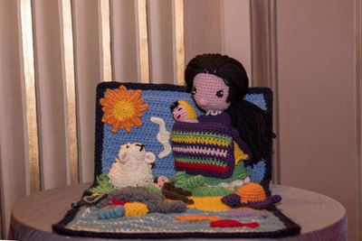Scultura tessile, 'Pachamama', amigurumi in lana, 35x80x30 cm