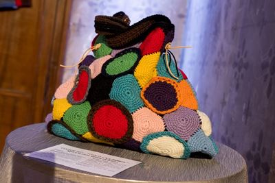 Borsa in lana con fodera in cotone, tecnica dell'uncinetto, 2021