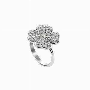 Anello in oro e pav&#233; di diamanti