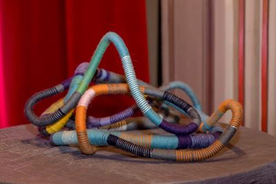 Scultura tessile, TANGLED* aggrovigliato, lana e corda di cotone, tecnica OFF LOOM, COILING