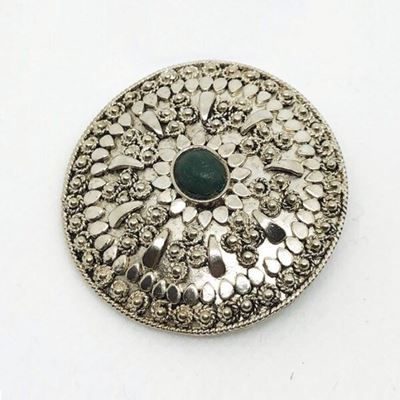 Spilla beduina in argento e pietra verde, Yemen
