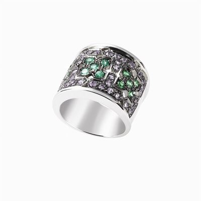 Anello in oro bianco 18K con berilli, corindoni e granati