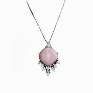 Collana con pendente in oro, quarzo rosa 
e diamanti