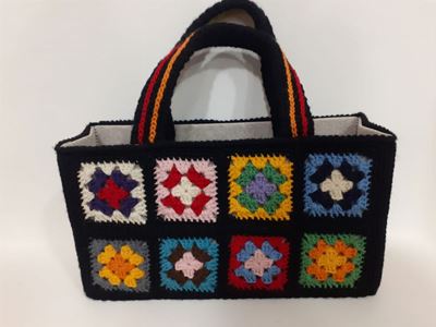 Borsa in lana italiana, tecnica uncinetto Granny Square, multicolore su fondo nero