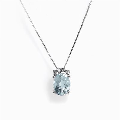 Collana con pendente in oro bianco 18K, berillo naturale acquamarina e diamanti