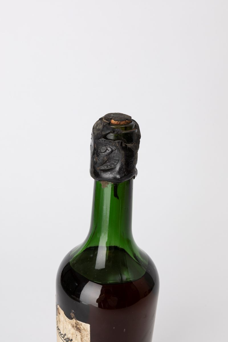 Francia - Calvados Très Vieux, distillato di mele, Ivry la Bataille, 1947