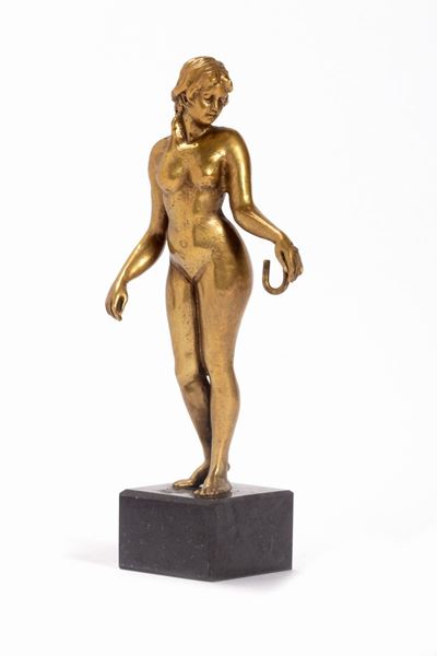 Piccola Scultura in Bronzo su Base in Marmo Nero Raffigurante Nudo Femminile, Inizi Secolo XX