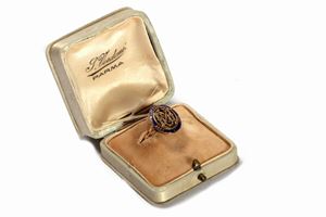  - Anello in oro e smalti, fine secolo XIX - inizi secolo XX