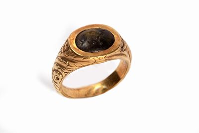 Anello in Oro con Antica Pietra Dura Incisa