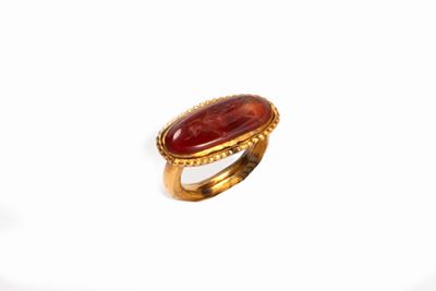 Anello in Oro con Antica Corniola Incisa