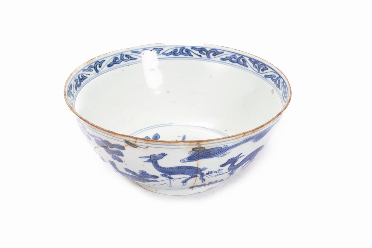 Ciotola in porcellana bianca e blu con marchio Ming, Cina