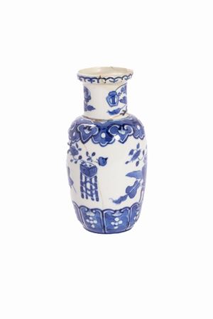 Vase in blue and white porcelain, 19th century China