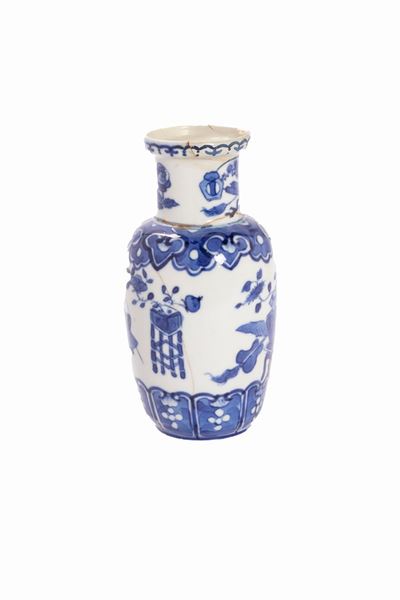 Porcellana Cinese, Vaso in porcellana bianca e blu, secolo XIX