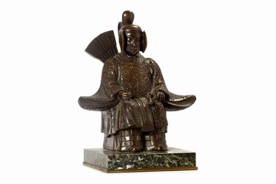 Scultura in bronzo raffigurante dignitario seduto, Giappone, periodo Meiji