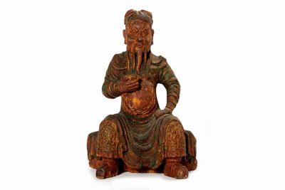 Scultura antica in legno policromo raffigurante un dignitario seduto, Cina, altezza cm 42,5